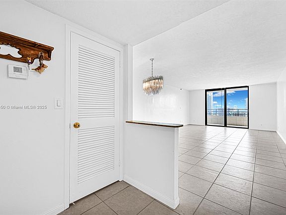 4th image of 2500 Parkview Dr APT 1502