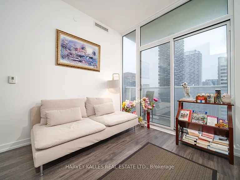 33 Helendale Ave #2607 — Photo 15