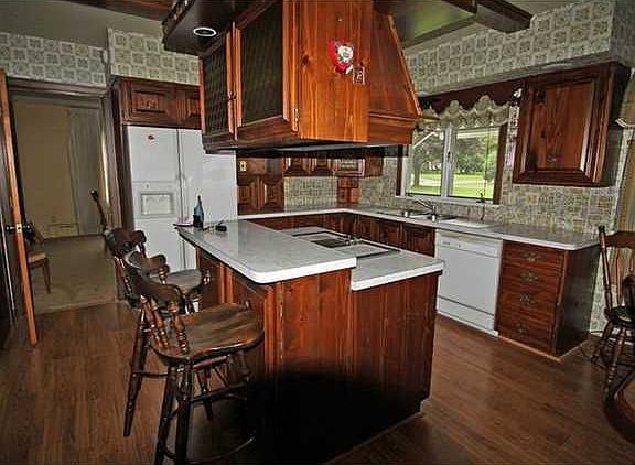 3rd image of 90 Orchard Park Blvd