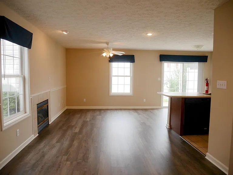 2617 E Oaklawn Ct — Photo 3
