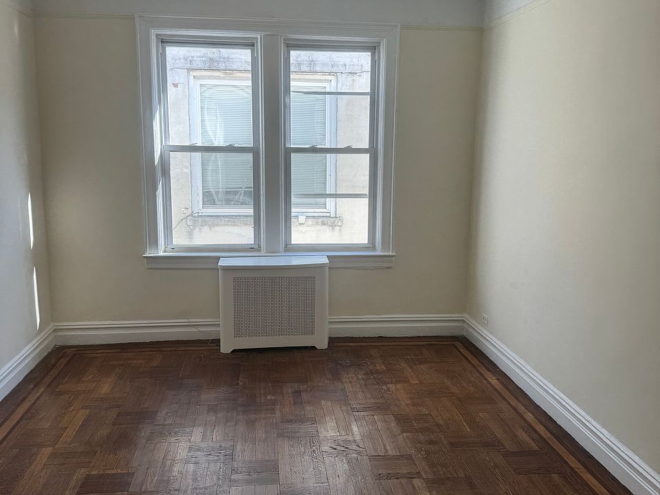 2nd image of 3046 Lasalle Ave #2F