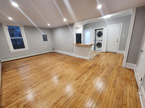 4th image of 310 Sea Cliff Ave APT 1