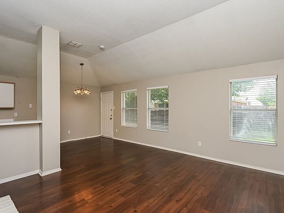 5th image of 317 Taylor St