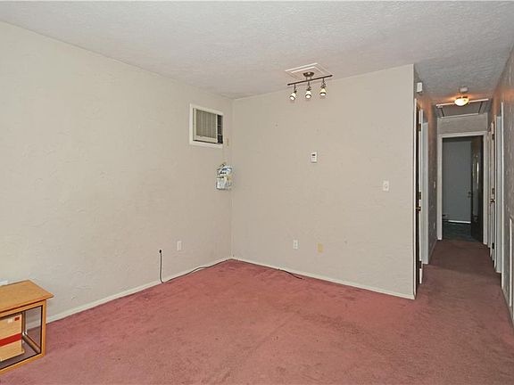 3rd image of 525 Baldwin Ave