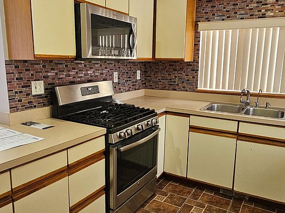 2nd image of 39123 Casimira Ave