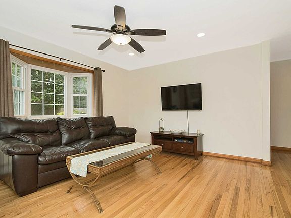 3rd image of 60 Furman Ave