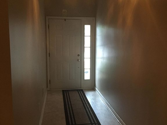 seperate main floor entryway/foyer