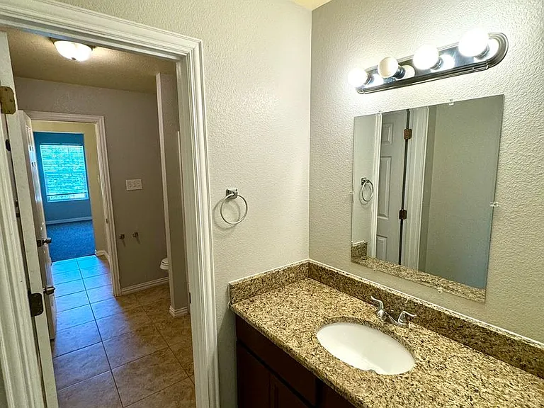 2324 Bloomfield Dr — Photo 11