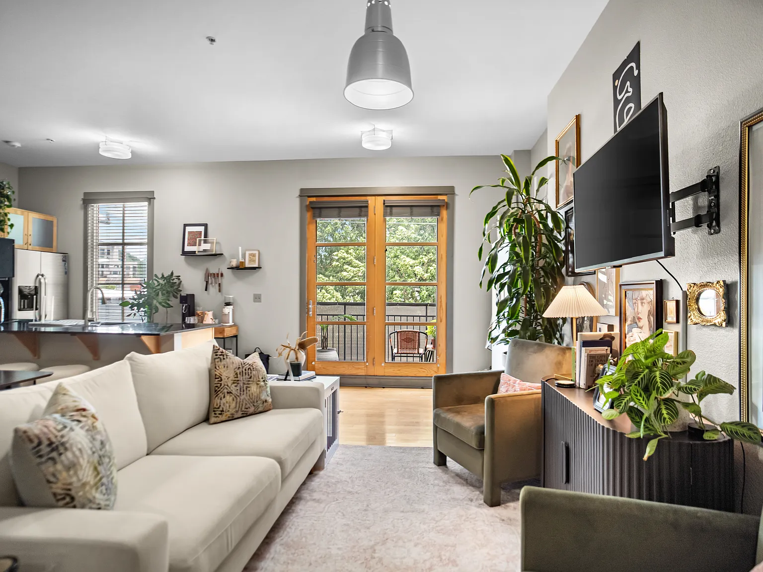 2 bed, 1055 sqft, $2,100 — Photo 3