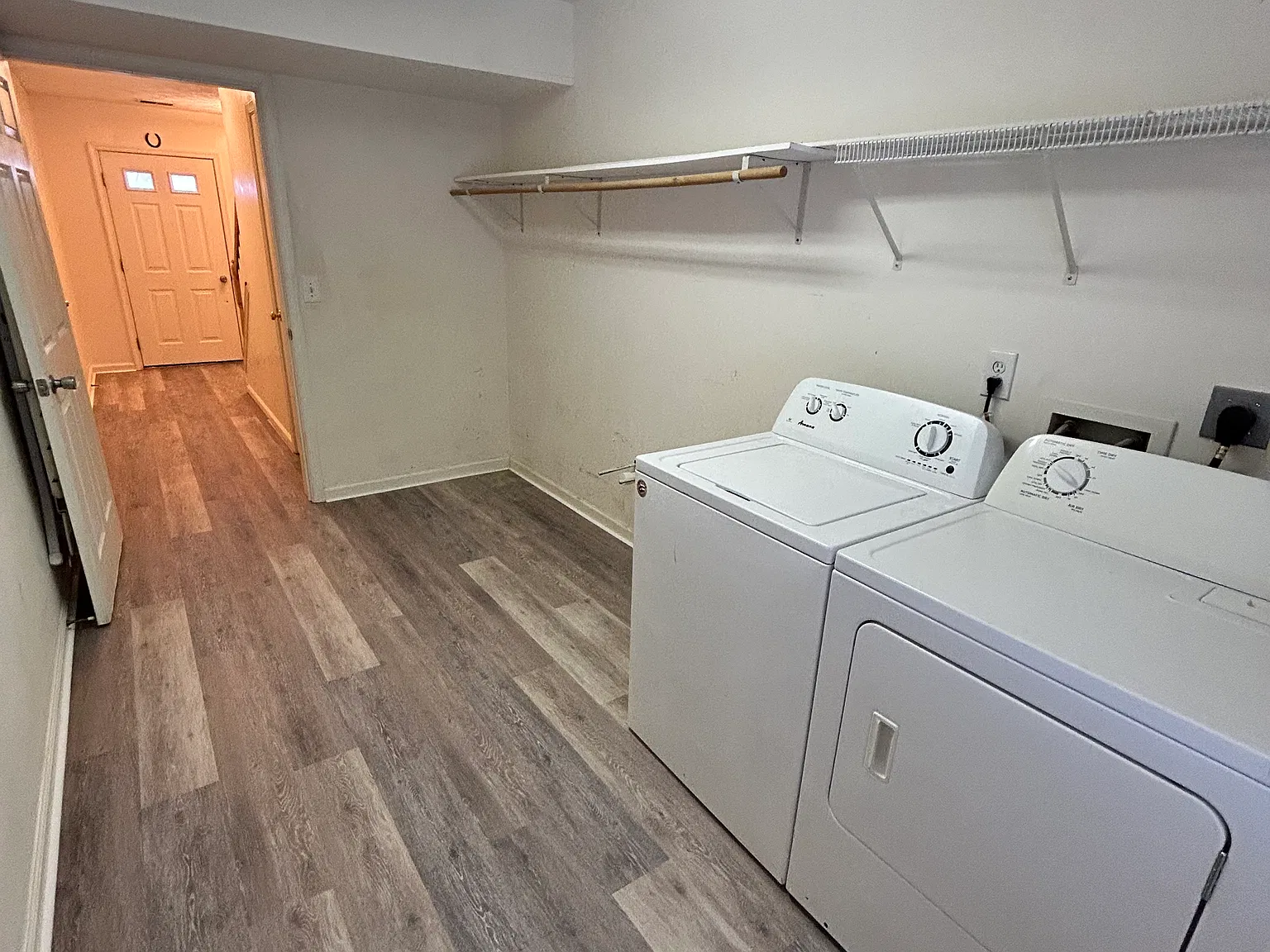 3 bed, 2.5 bath, 1488 sqft, $2,200 — Photo 2