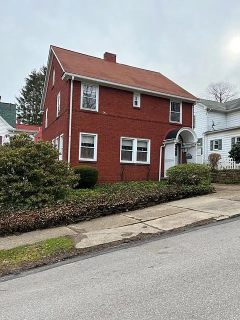 207 Innis St photo 1