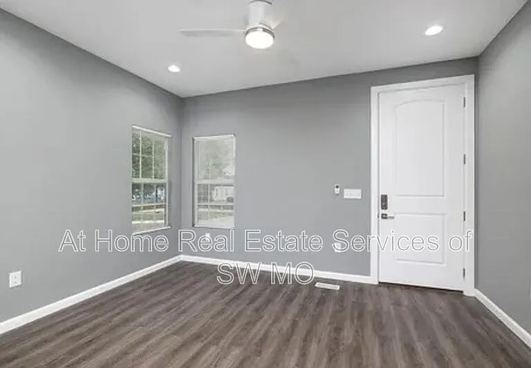 2437 N Lyon Ave — Photo 3