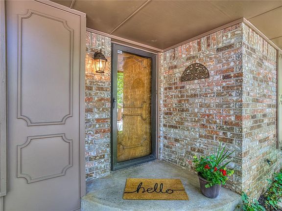 3rd image of 1812 Chaparral Ln