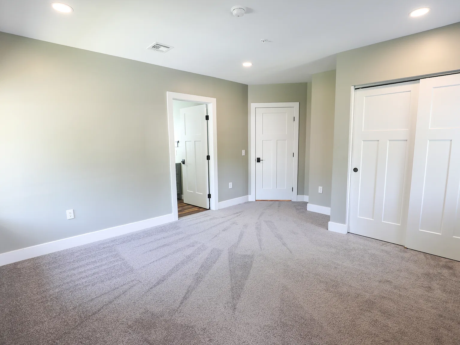 Spring Lake Apartments - 204 — Photo 3