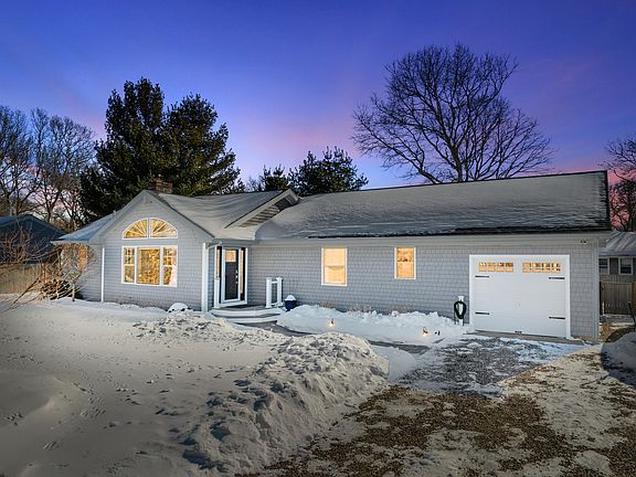 2nd image of 136 Sanddollar Circle