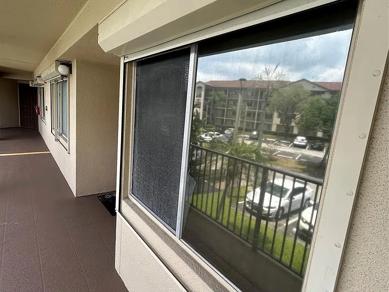 900 SW 142nd Ave #202L — Photo 3