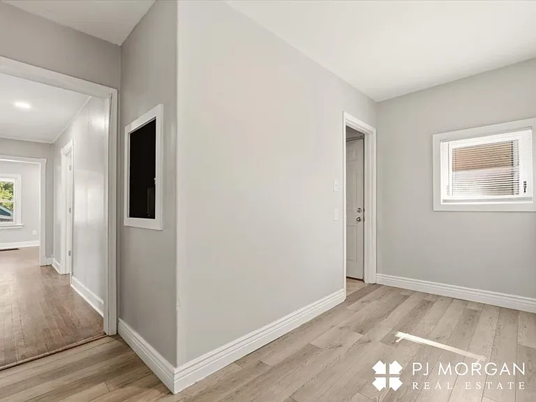 6031 Pine St — Photo 12