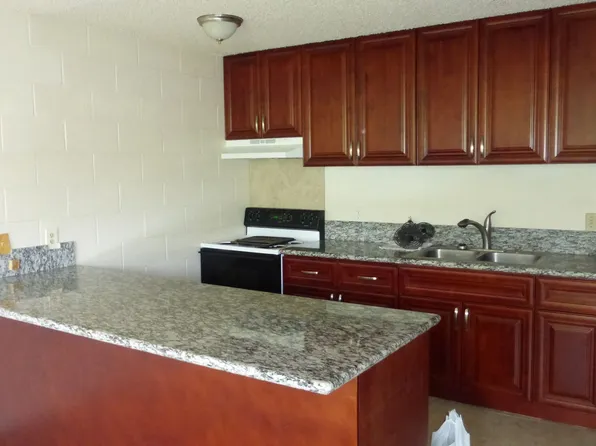 1687 Pensacola St APT 504, Honolulu, HI 96822