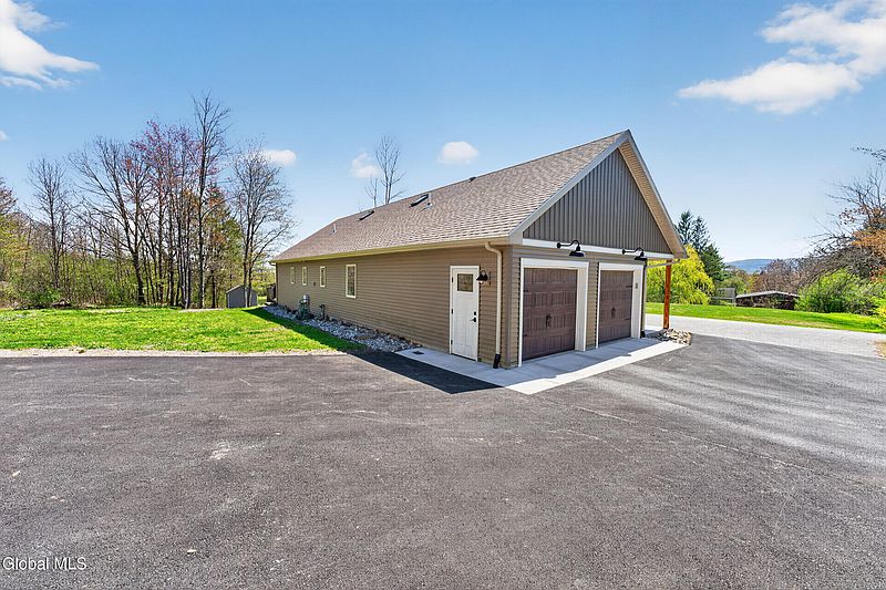 4th image of 111 Pond Hill Lane