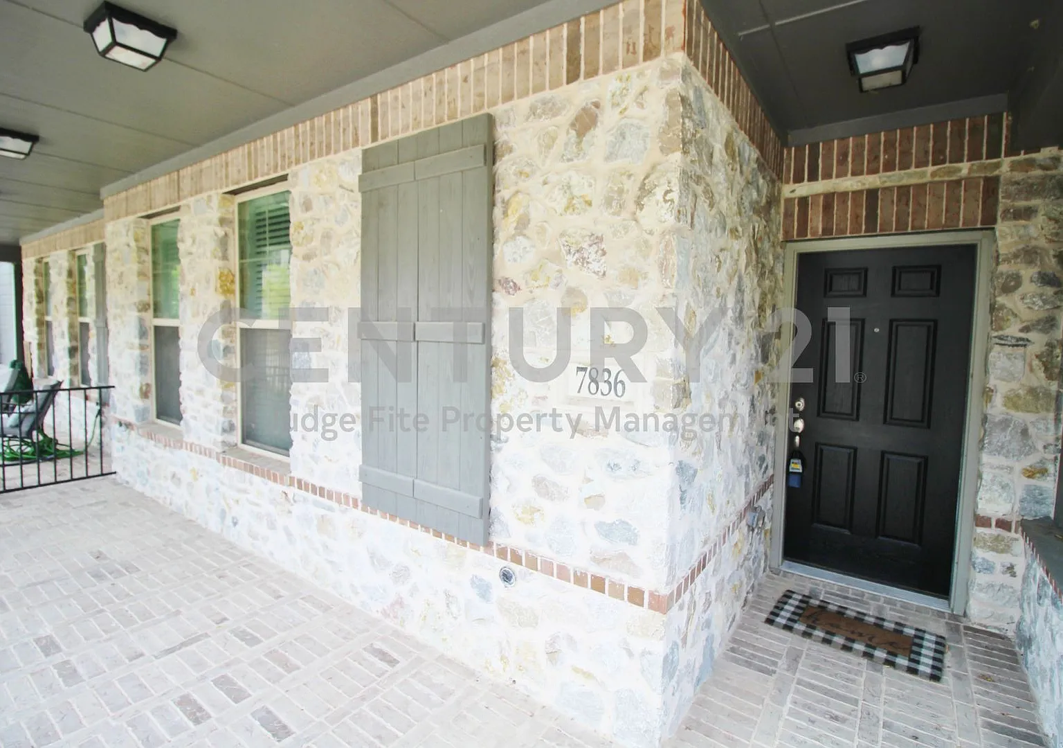 Beautiful 3-Level, 3/3.5/2 Townhome Near Lake Ray Hubbard! — Photo 2