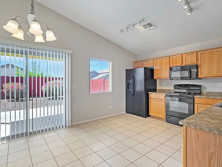 23827 W Yavapai St — Photo 5