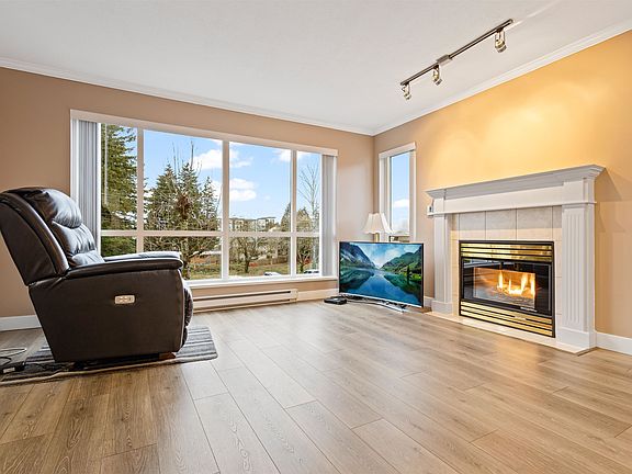 3rd image of 32120 Mount Waddington Ave #206