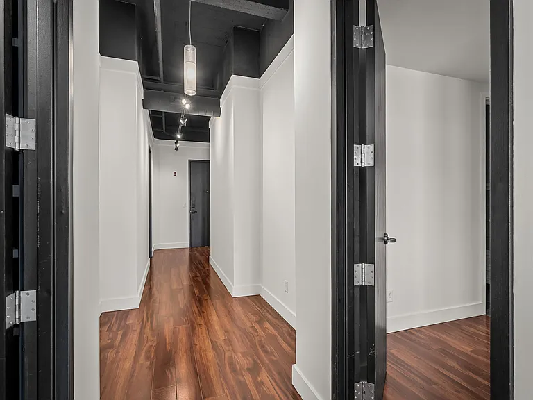 3010 Locust St #208 — Photo 25