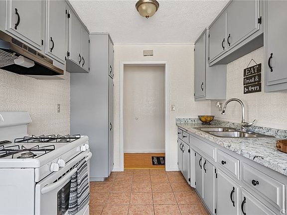 5th image of 3070 Vineland Ave APT 10