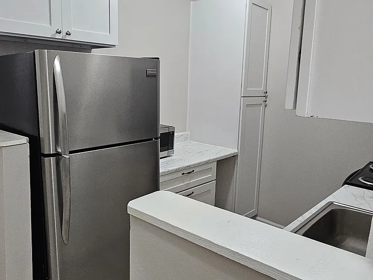 1733 N Fulton Ave — Photo 25