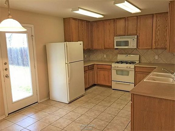 5th image of 303 Glen Valley Ln