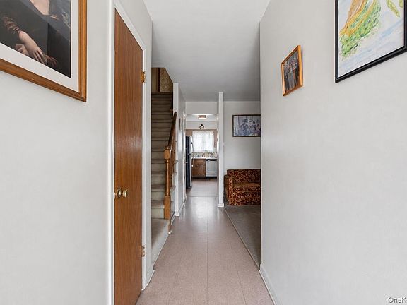 3rd image of 1056 Swinton Avenue