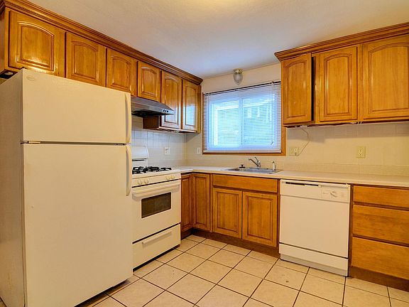 2nd image of 419 Newport Ave Unit 1