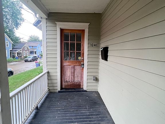 2nd image of 1041 Wealthy St SE