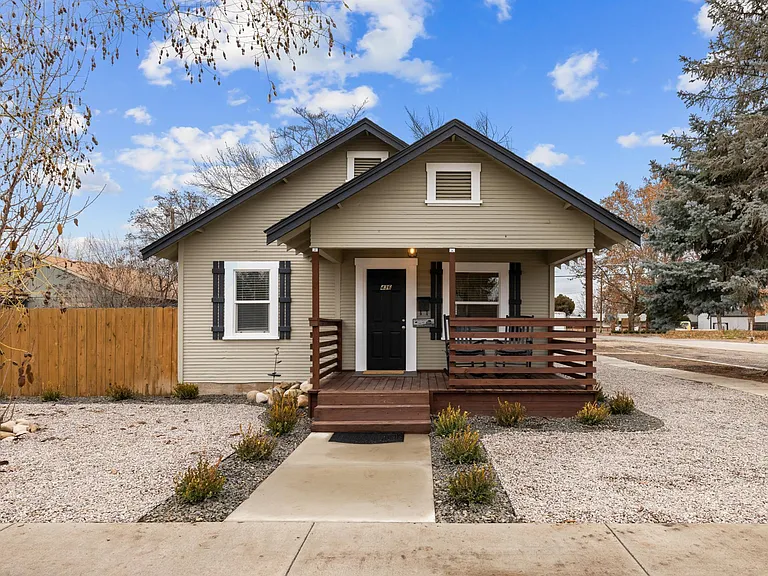 436 E Pine Ave — Photo 1