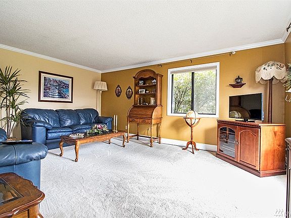 4th image of 18202 Waverly Dr