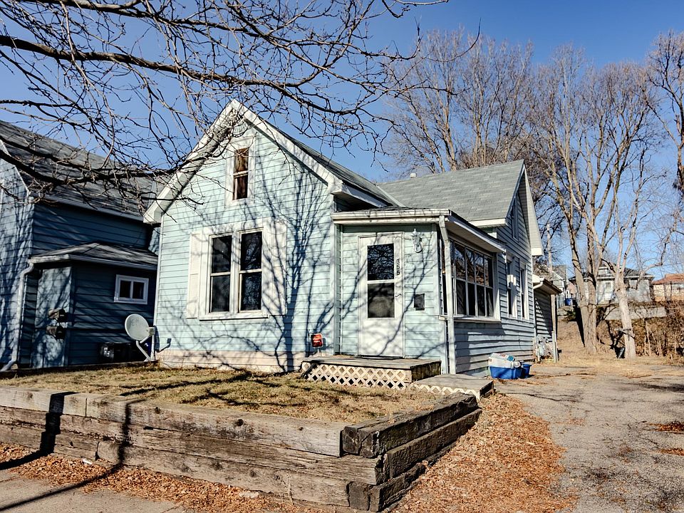 1st image of 355 Burgess St
