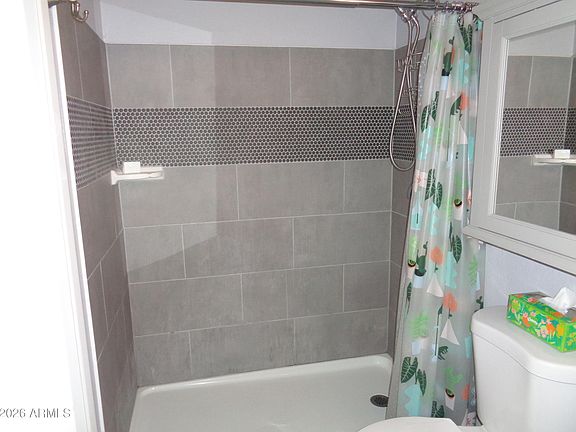 5th image of 1352 E HIGHLAND Avenue #102