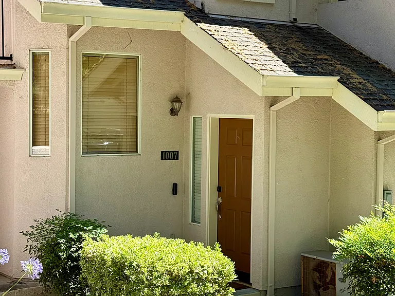 1007 Esparanza Way — Photo 5