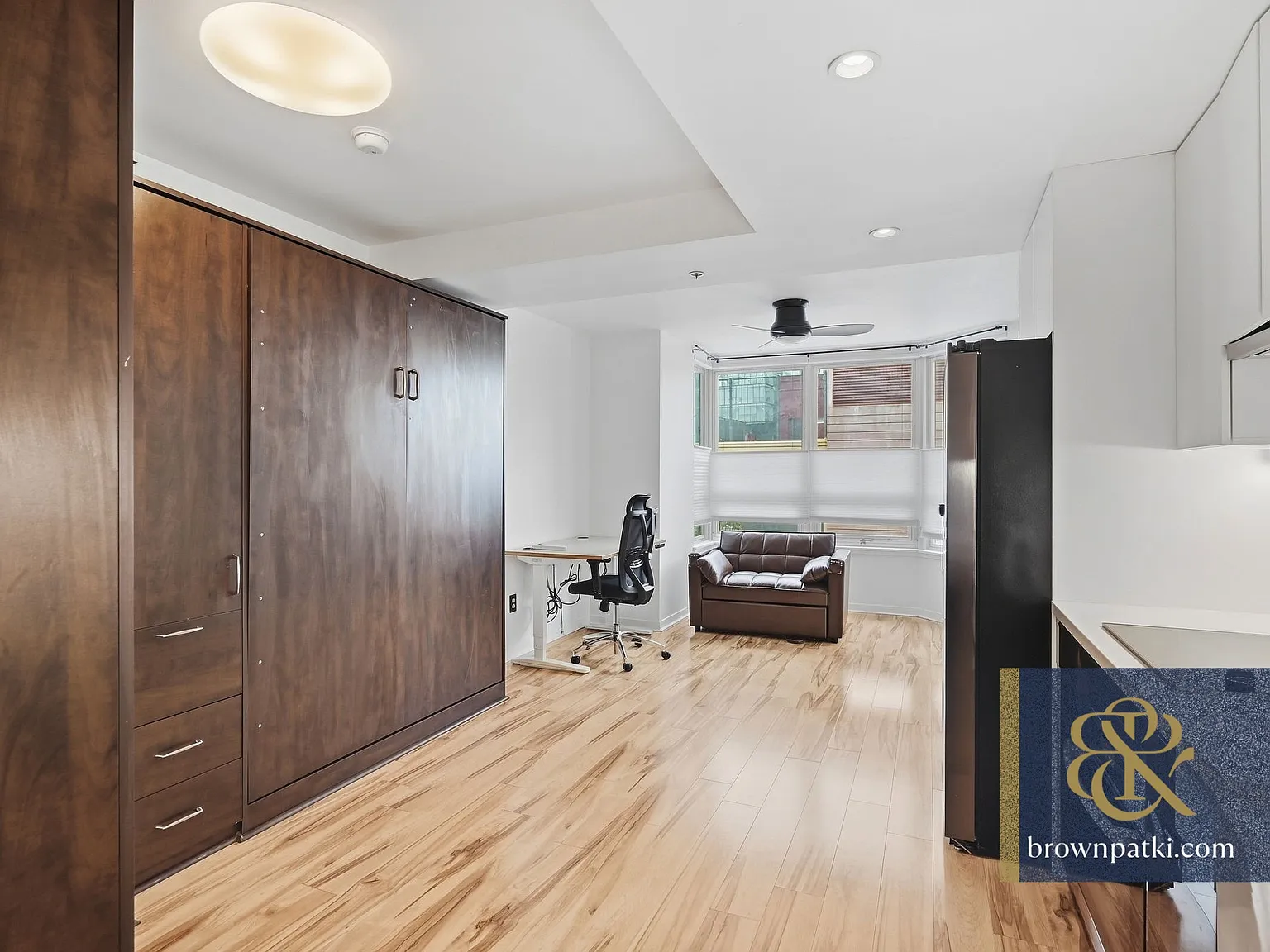 Amenity Bldg, Views, W/D In Unit & Pkg!| Brown & Patki Inc. — Photo 4