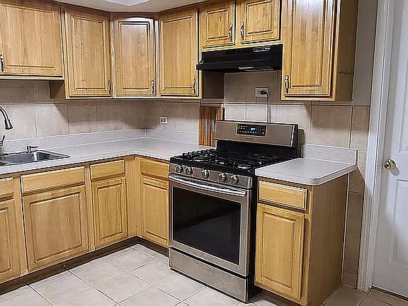 3rd image of 105 Dover Dr APT 3