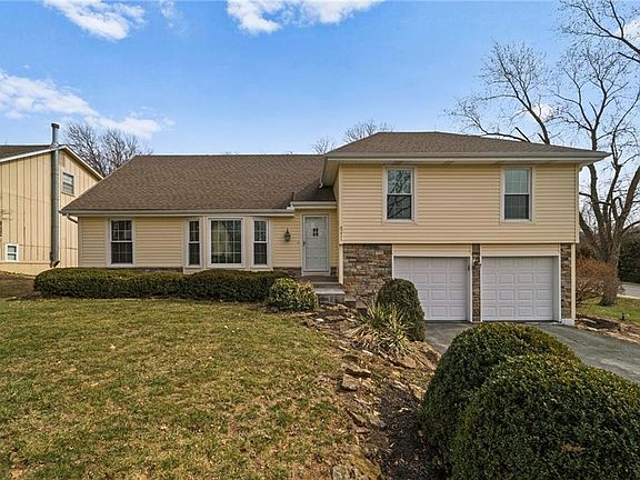 2nd image of 8211 Caenen Lake Rd