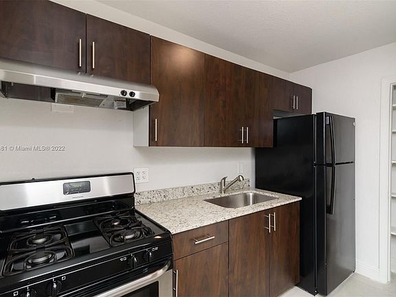 3rd image of 1525 NE 125th St #101