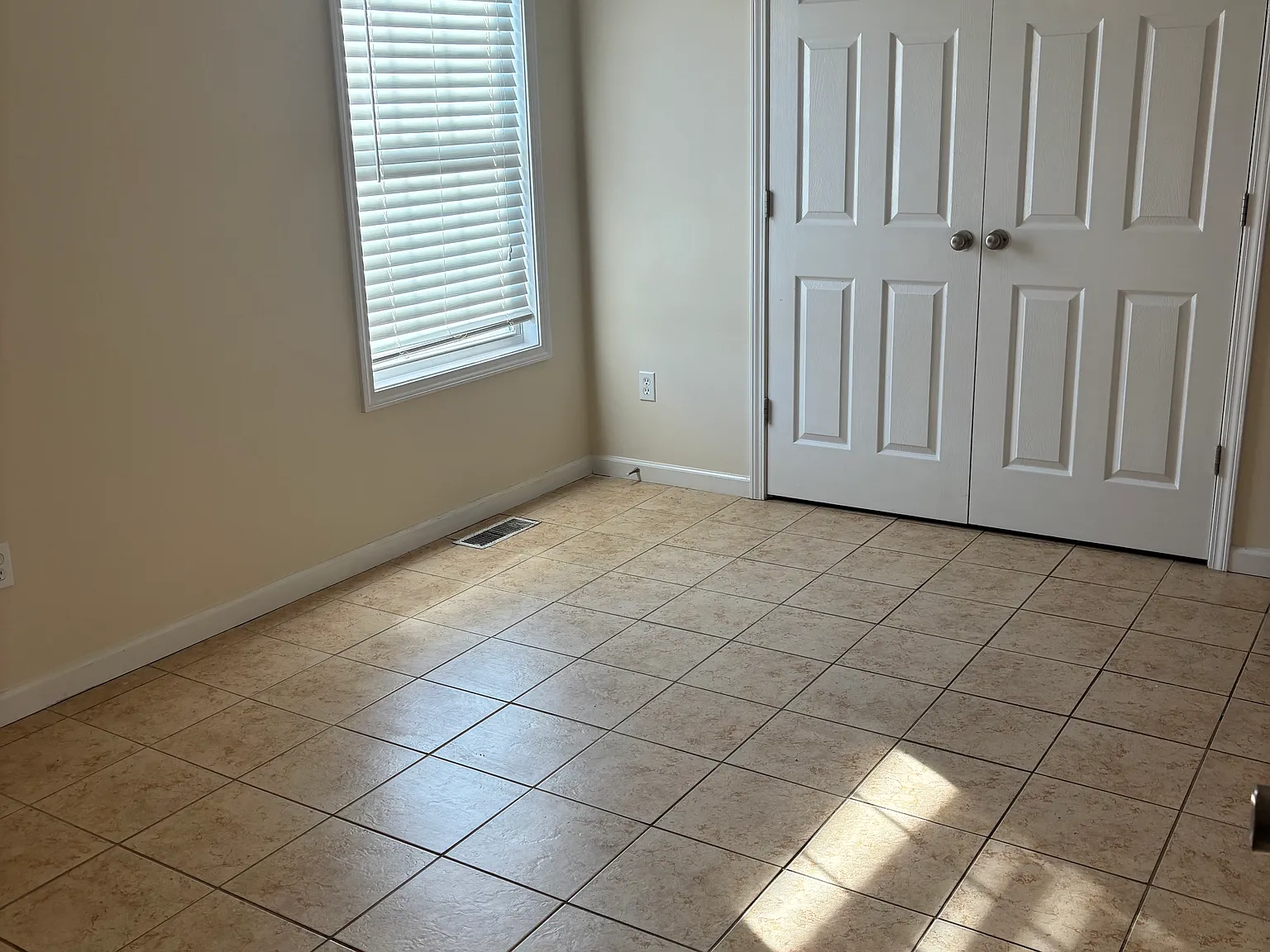 2 bed, 2.5 bath, 1250 sqft, $1,250 — Photo 3