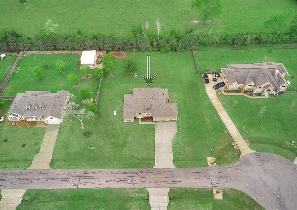 29819 Kiskadee Ln on .75 of an acre