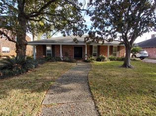 8805 Hermitage Pl, River Ridge, LA 70123