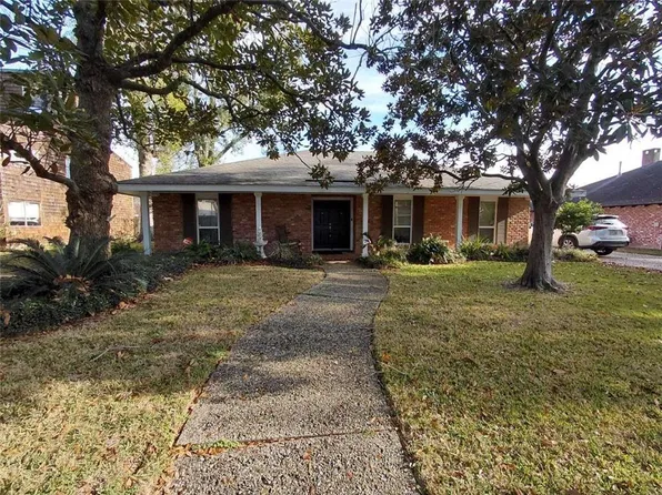 8805 Hermitage Pl, River Ridge, LA 70123
