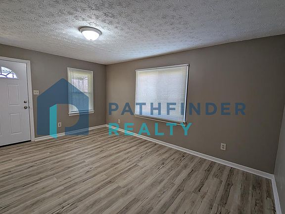 4th image of 4600 Oakridge Dr