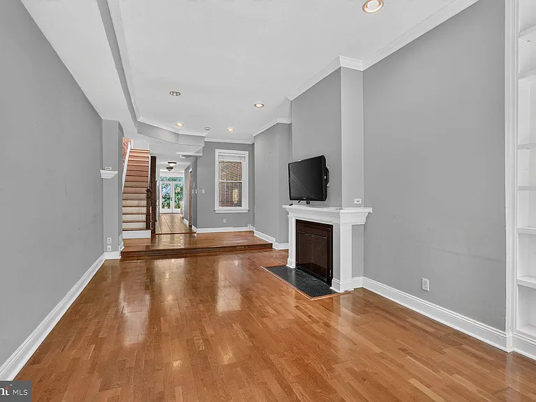 1537 5th St NW — Photo 4