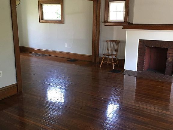 3rd image of 2627 Glenmawr Ave