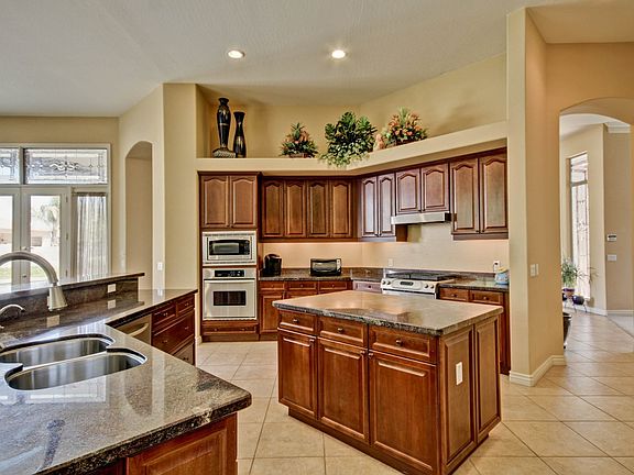 3rd image of 2202 E Tonto Pl